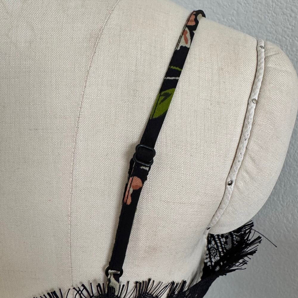Gold Hawk | NWOT 100% Silk Black Floral Tank Top with Eyelash Lace size Small - Picture 9 of 10